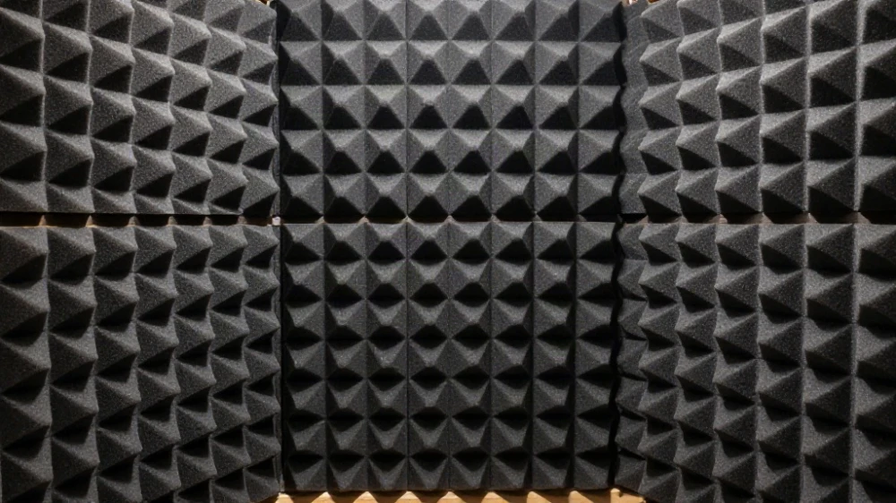 استوديو تسجيل صوتي احترافي مجهز